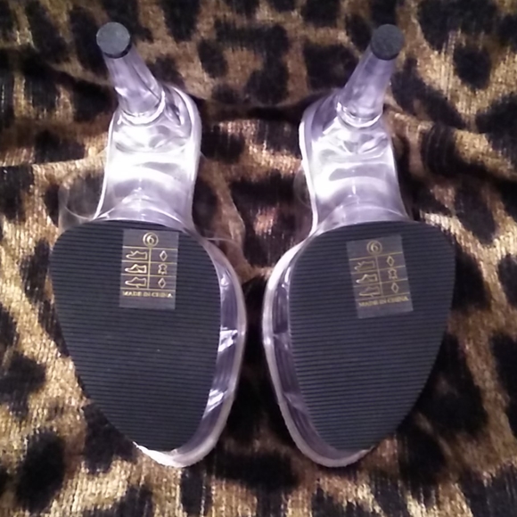 Heels - Picture 4 of 6
